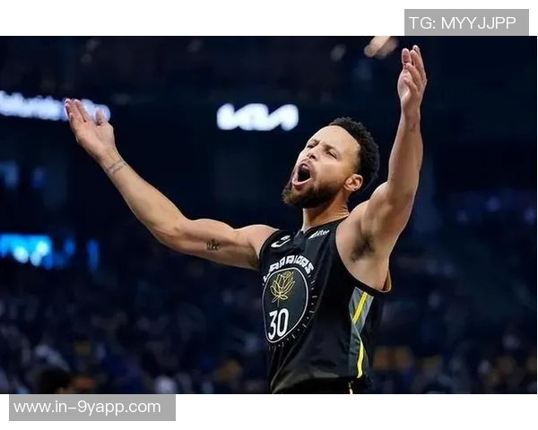 库里三节狂砍35分5板2帽难救勇士球队仍落后12分苦苦支撑艰难追分 库里三节狂砍35分5板2帽难救勇士球队仍落后12分苦苦支撑艰难追分