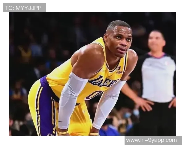 威少在1月12日NBA最佳球员评选中脱颖而出展现卓越表现