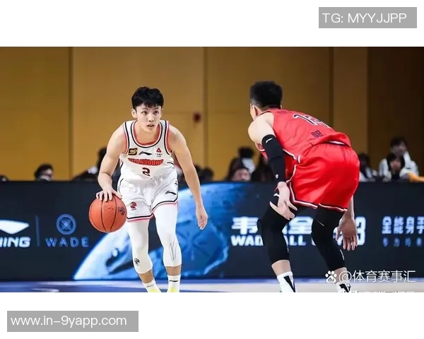 波蒂斯表现稳健半场8投5中贡献12分6篮板正负值2助球队稳定局面